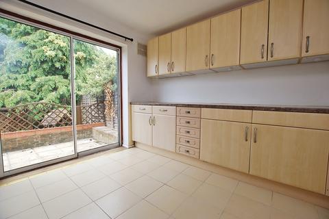 3 bedroom terraced house to rent, Bushy Hill Drive, Guildford, Surrey, GU1