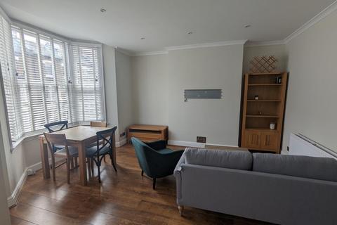 2 bedroom flat to rent, Saltoun Road, London, SW2
