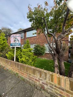 3 bedroom ground floor maisonette for sale, Clydon Close, Erith, Kent