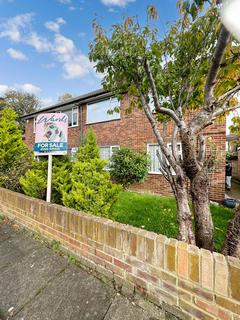 2 Clydon Close, Erith, DA8 3AX