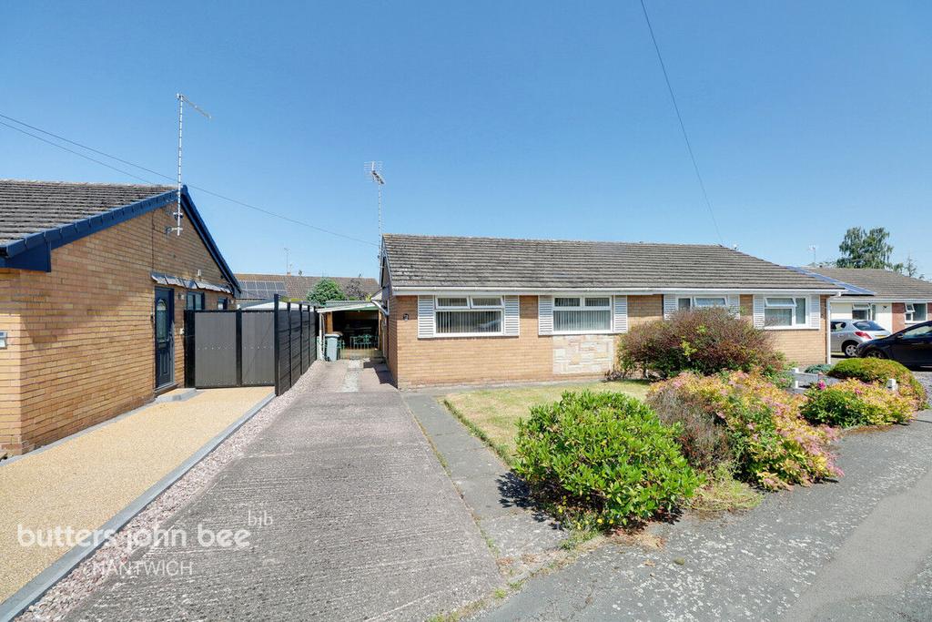 Birchin Close, Nantwich 2 bed semidetached bungalow for sale £230,000