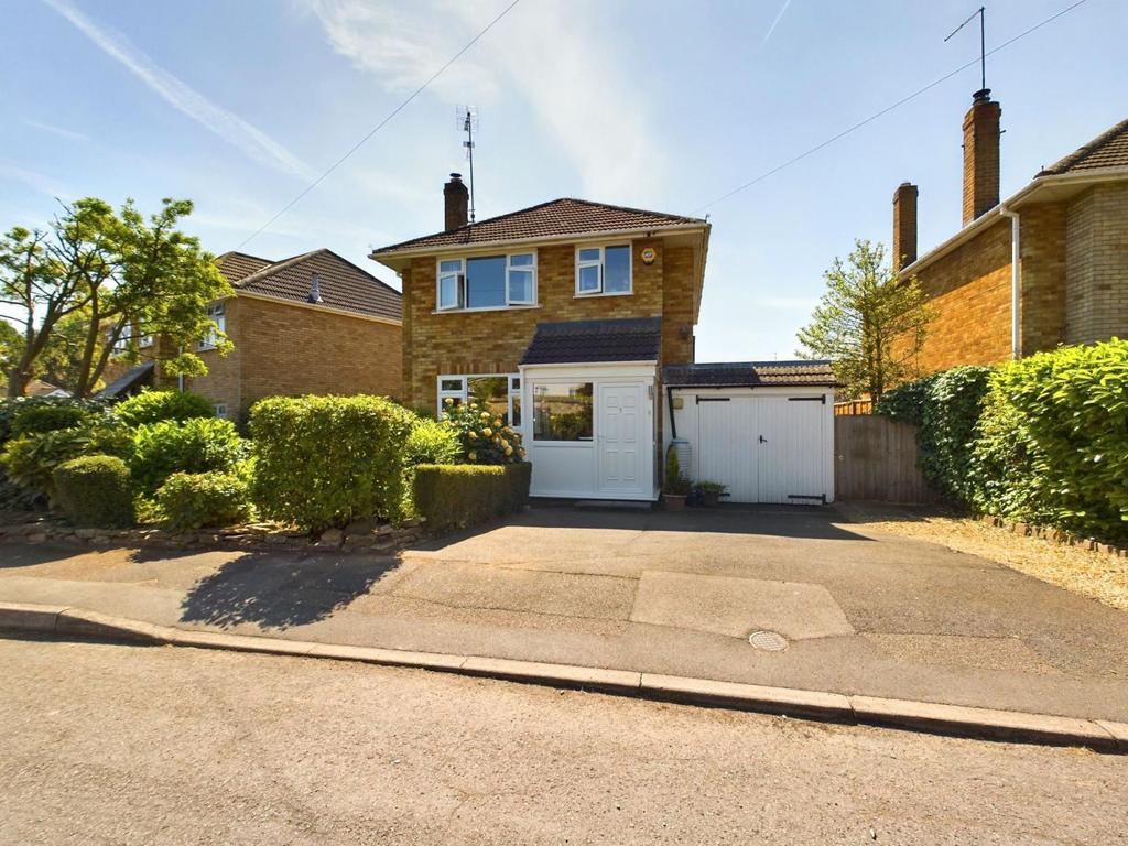 Sywell Road, Overstone, Northampton NN6 0AQ 3 bed detached house for