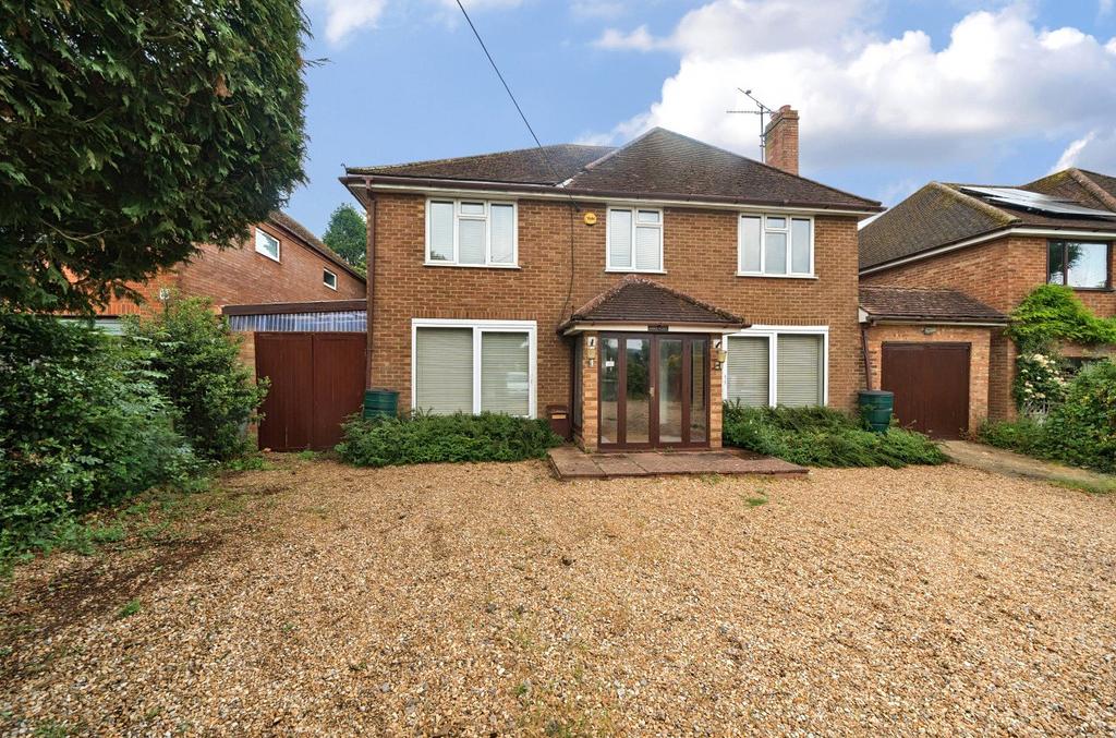 New Odiham Road, Alton, Hampshire, GU34 5 bed detached house for sale £650,000