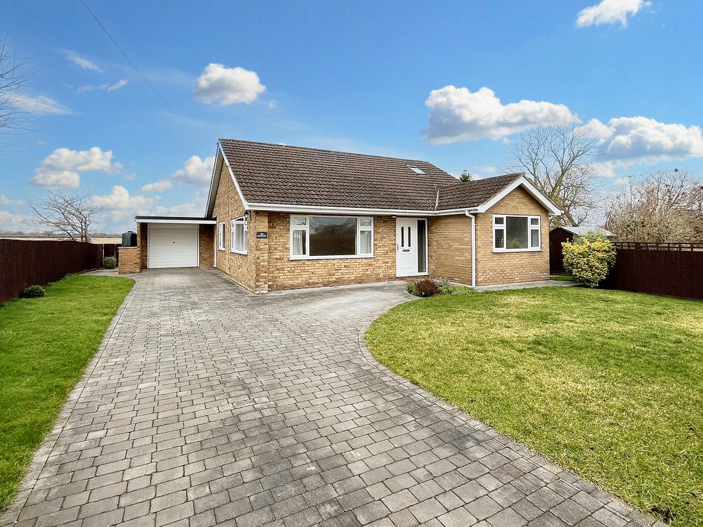 Cliff Road, Spridlington, LN8 3 bed detached bungalow for sale £315,000