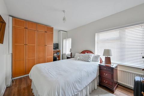 29 Biggin Avenue, Mitcham, CR4 3HN