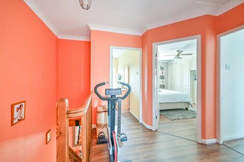 29 Biggin Avenue, Mitcham, CR4 3HN
