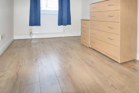 3 bedroom flat for sale, Cricklewood Broadway, London NW2