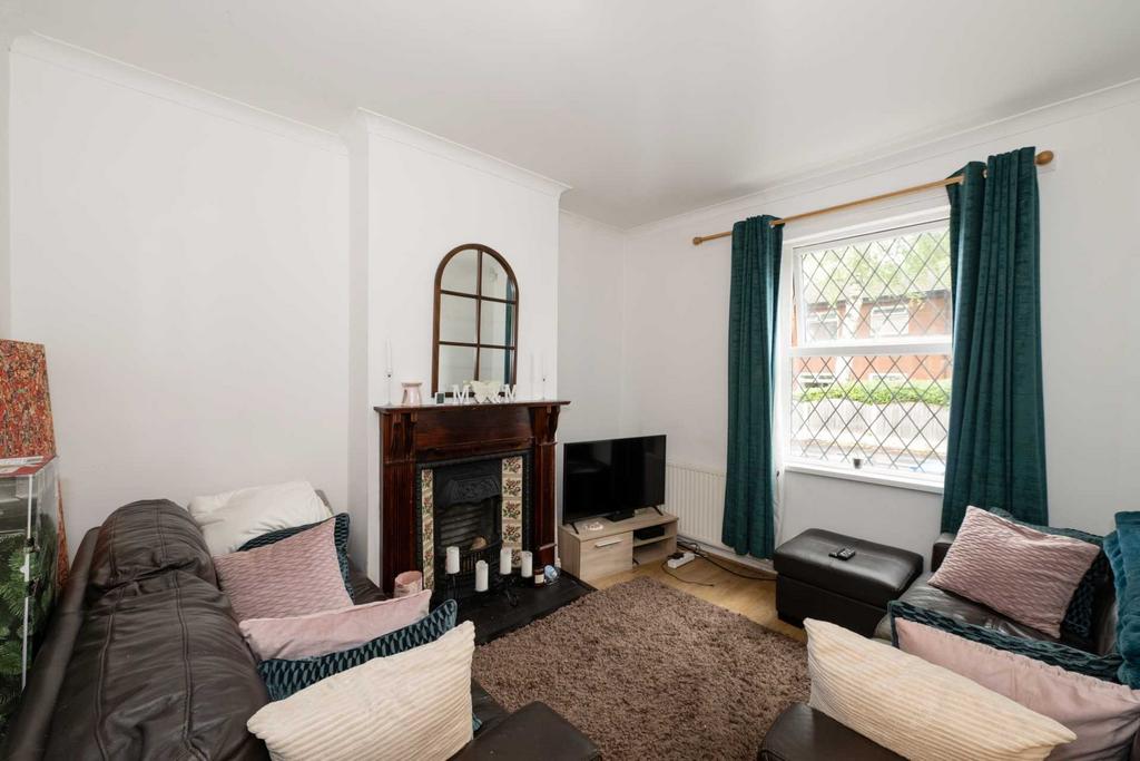 Clifton Road, Prestwich 3 bed terraced house £925 pcm (£213 pw)