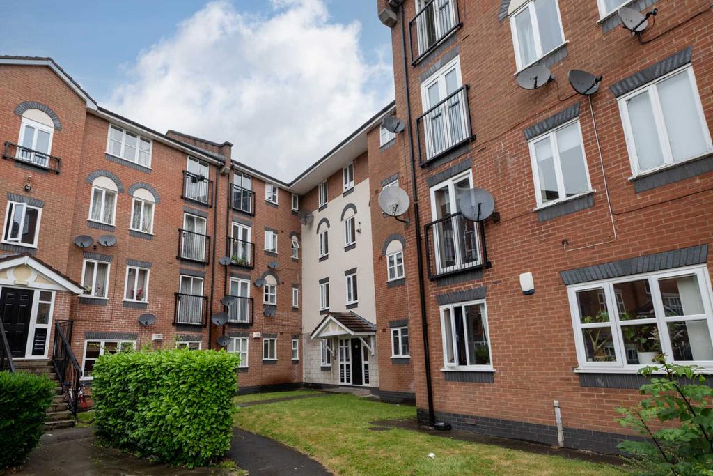St Davids Court, Sherbourne Street... 2 bed apartment £850 pcm (£196 pw)