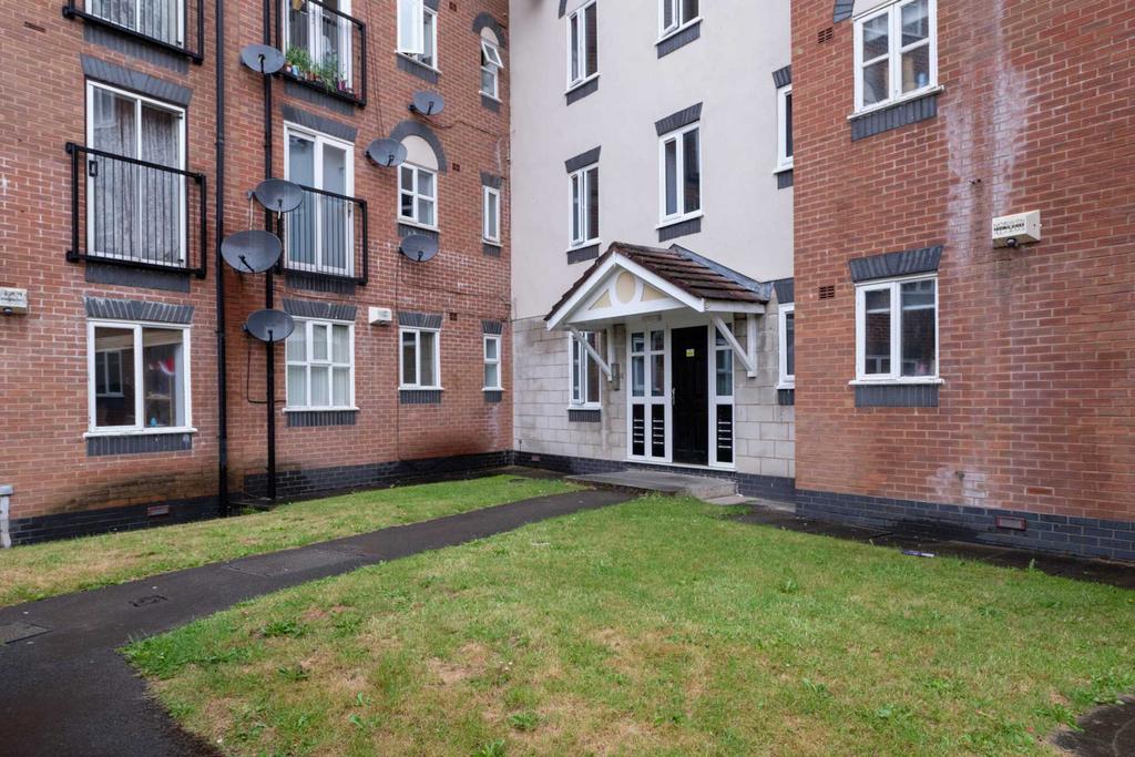 St Davids Court, Sherbourne Street... 2 bed apartment £850 pcm (£196 pw)