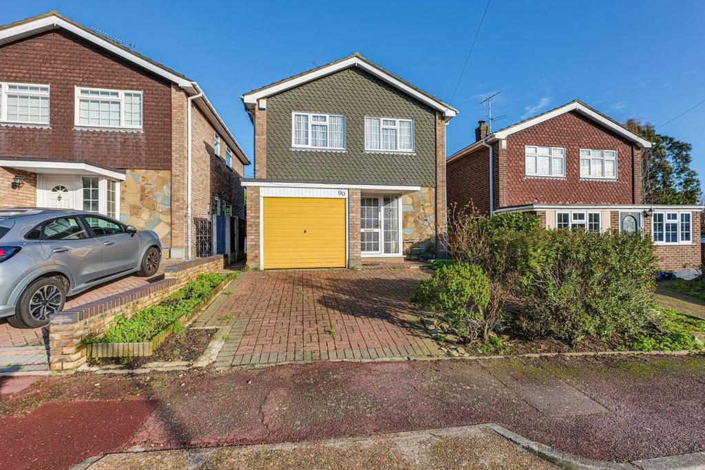 Picketts Avenue, Leighonsea, SS9 4 bed detached house for sale £500,000