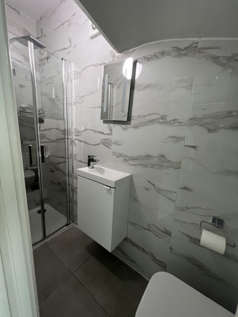 Gladstone Park Gardens, London NW2 1 bed in a house share to rent £