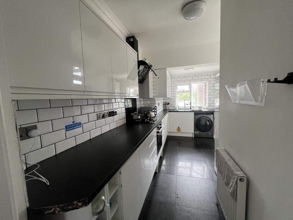 Gladstone Park Gardens, London NW2 1 bed in a house share to rent £