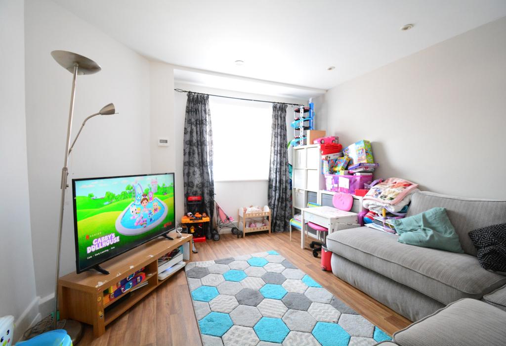 Pine Road, Winton 2 bed flat for sale £230,000