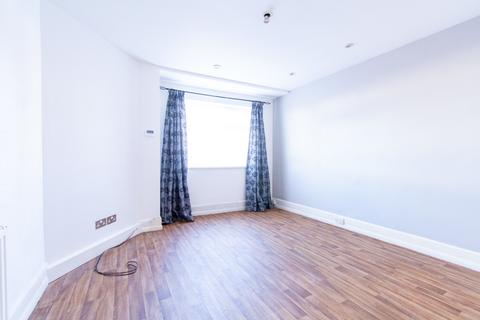 2 bedroom flat for sale, Pine Road, Winton