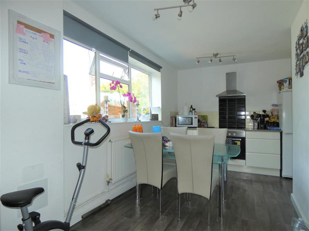 L Shaped Kitchen