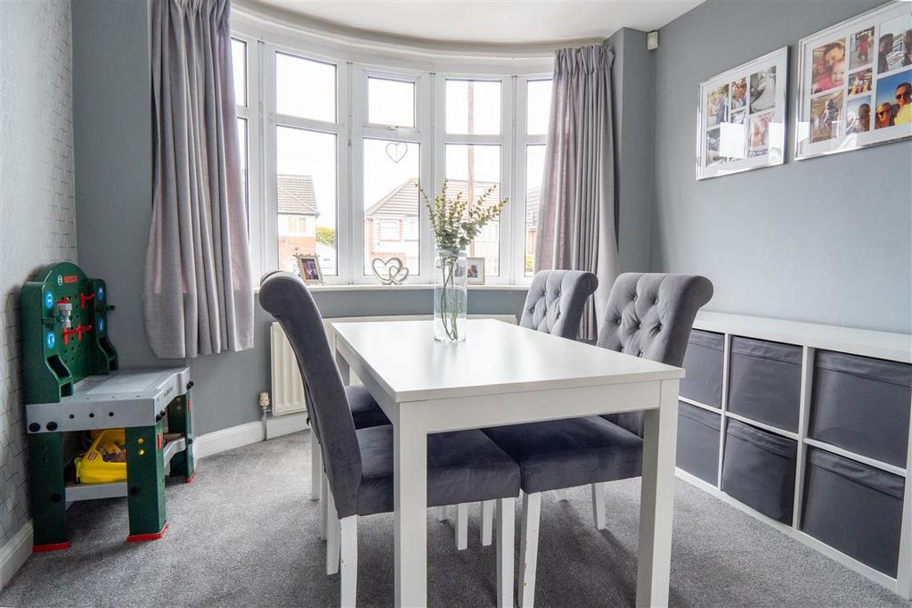 Sheldon, Birmingham B26 3 bed semidetached house for sale £270,000
