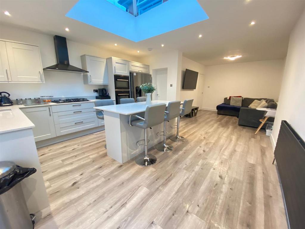Sheldon, Birmingham B26 3 bed semidetached house for sale £280,000