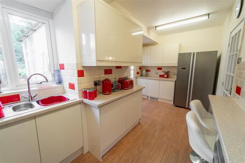 64 Clinton Road, Shirley, Solihull, B90 4RG