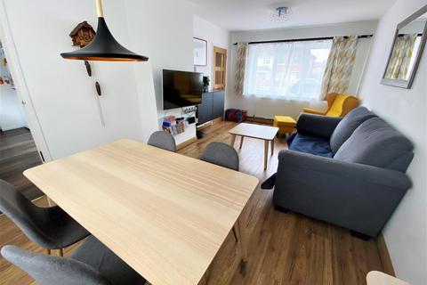 19 Colesbourne Road, Solihull, B92 8LE