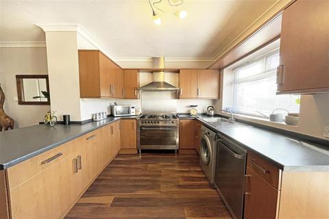 79 Chamberlain Crescent, Shirley, Solihull, B90 2DQ