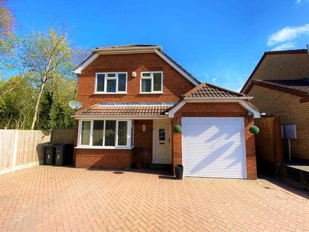 Hyron Hall Rd Acocks Green, Birmingham B27 3 bed detached house - £355,000