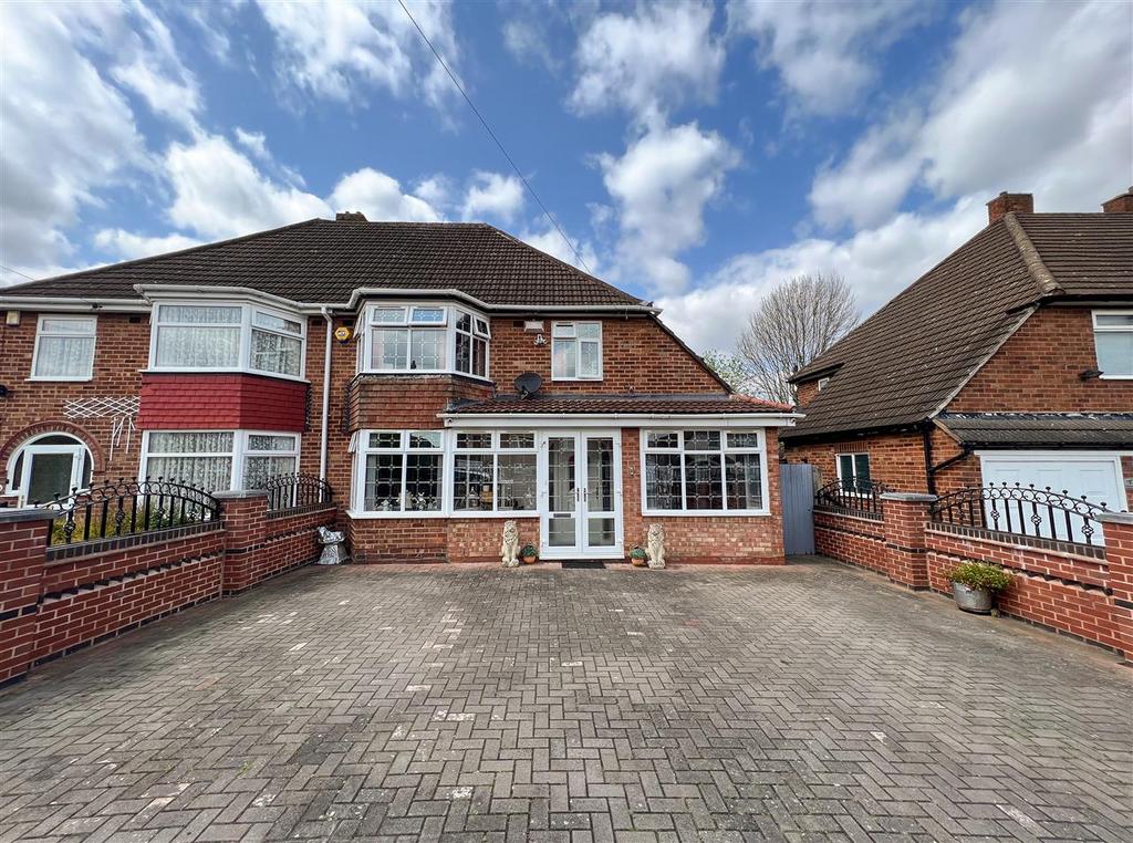 Castle Bromwich, Birmingham B36 4 bed semidetached house for sale £