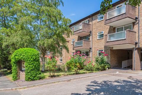 29, Hogarth Court Steeplands, Bushey, WD23 1BT