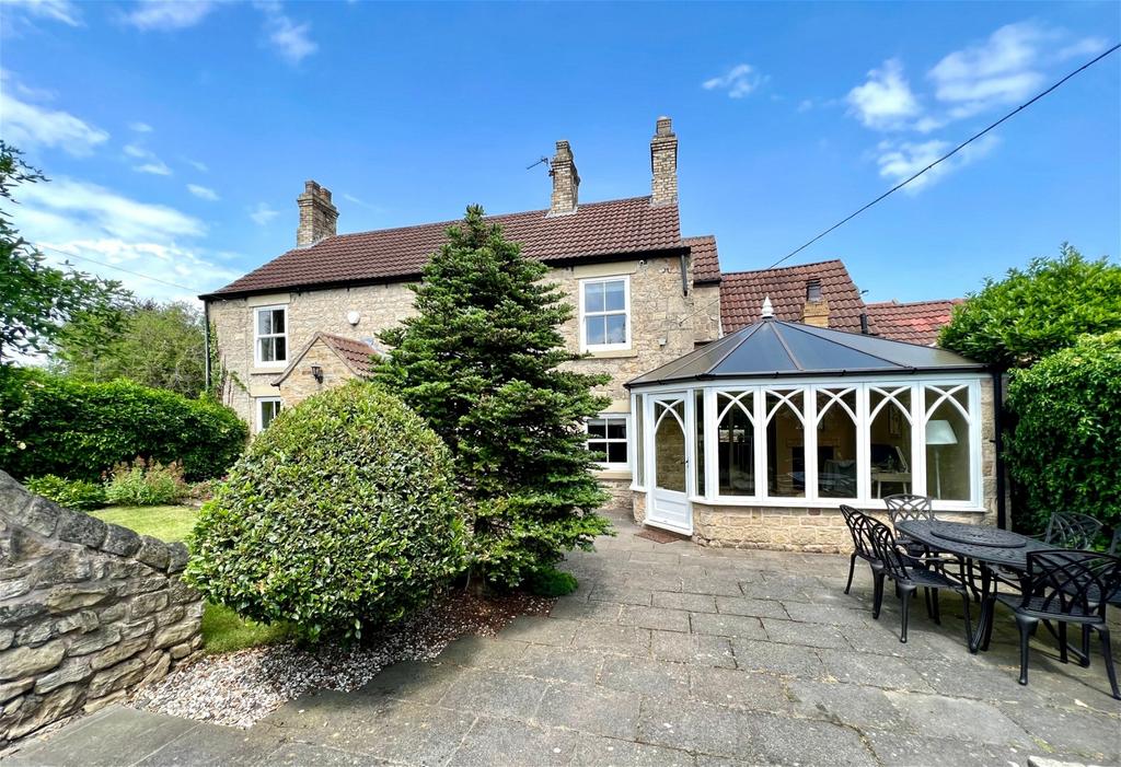 Common Road, Thorpe Salvin, Worksop, S80 3JJ 3 bed semidetached house