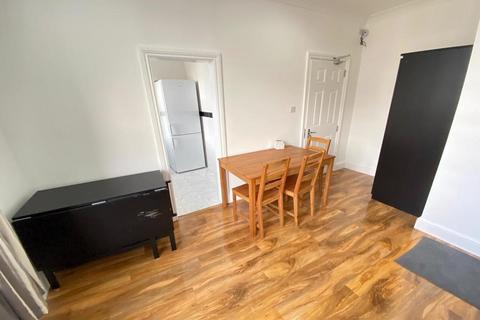 Studio to rent, Rucklidge Avenue, London, NW10