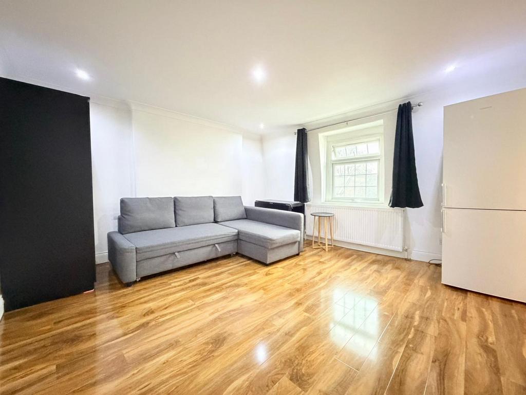 110 Rucklidge Rd Rucklidge Avenue, London, NW10 Studio - £1,250 pcm (£288 pw)