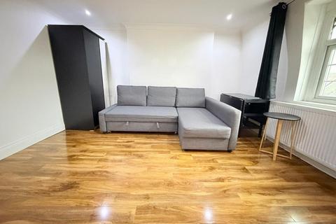 Studio to rent, Rucklidge Avenue, London, NW10
