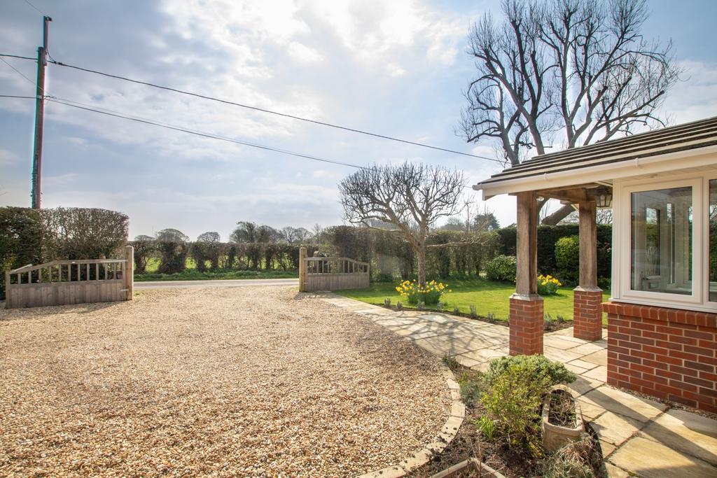 Stroud Green Lane, Stubbington, Hampshire, PO14 3 bed bungalow £1,800