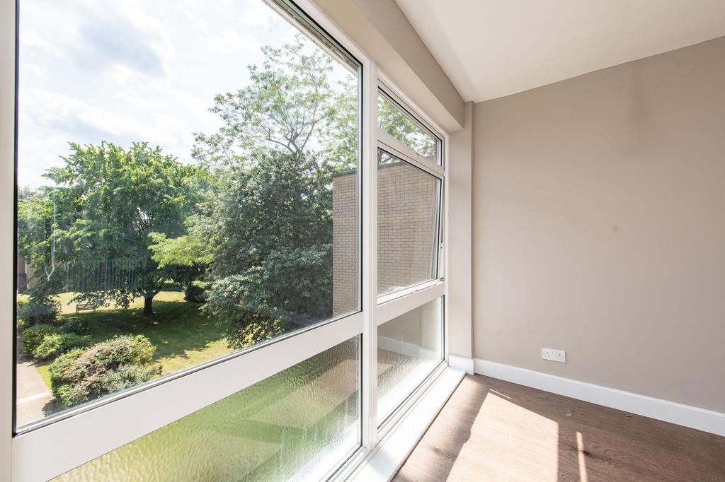 Butler Close, Oxford, OX2 2 bed apartment £435,000