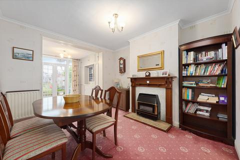 17 Cray Road, Belvedere, DA17 6NB