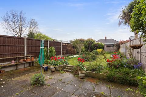 17 Cray Road, Belvedere, DA17 6NB