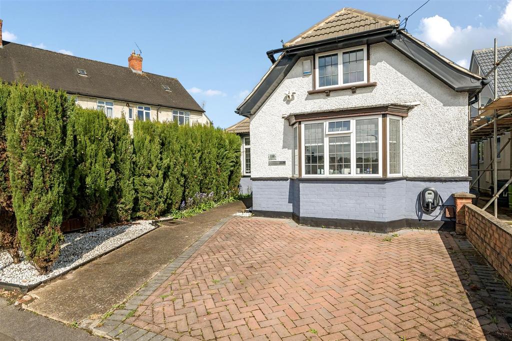 Denbigh Close, Ruislip HA4 3 bed detached bungalow for sale £725,000