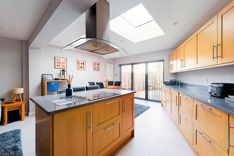 64 Edinburgh Drive, Ickenham, Uxbridge, UB10 8QZ