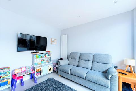 64 Edinburgh Drive, Ickenham, Uxbridge, UB10 8QZ