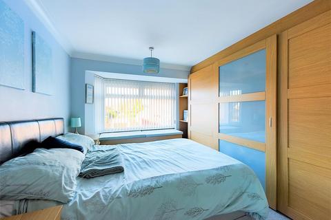 64 Edinburgh Drive, Ickenham, Uxbridge, UB10 8QZ