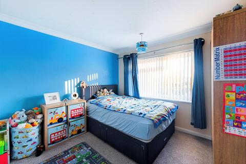 64 Edinburgh Drive, Ickenham, Uxbridge, UB10 8QZ