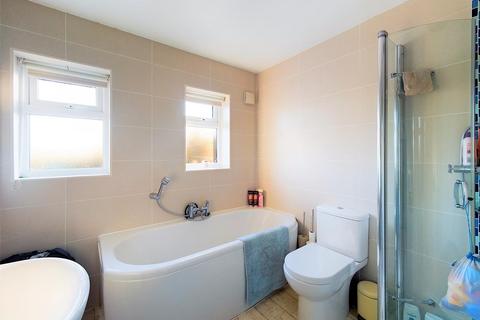 64 Edinburgh Drive, Ickenham, Uxbridge, UB10 8QZ