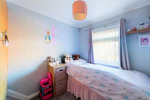 64 Edinburgh Drive, Ickenham, Uxbridge, UB10 8QZ