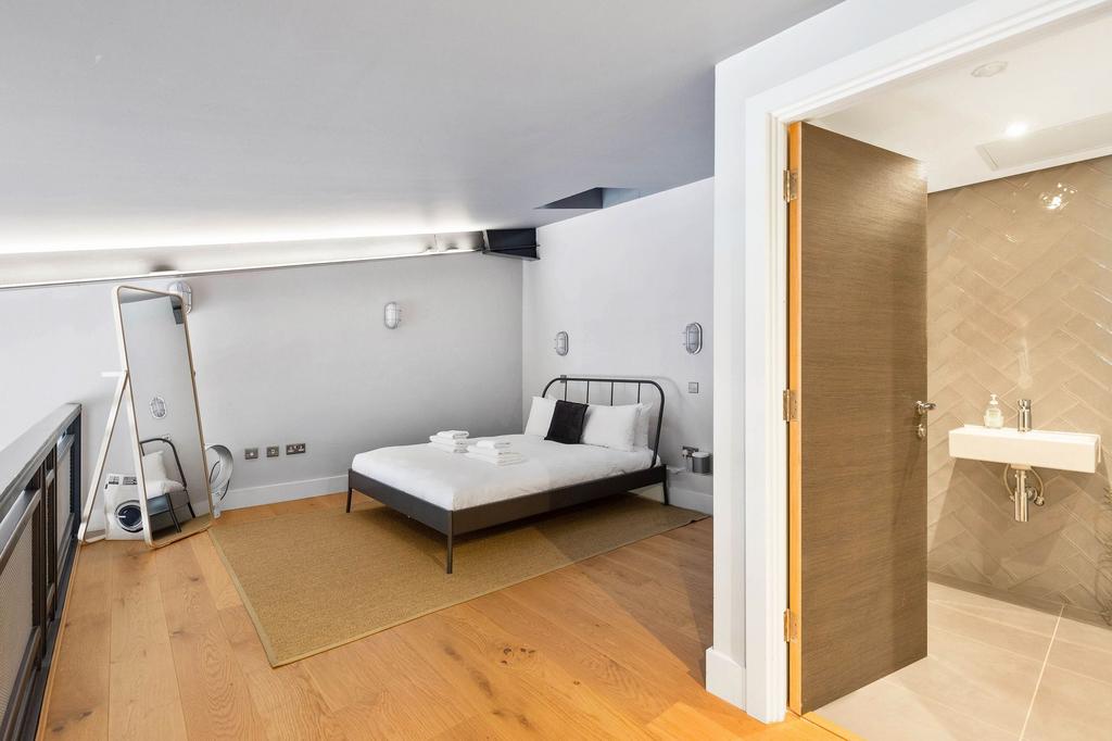 Cotton Exchange N16 1 bed flat £2,000 pcm (£462 pw)
