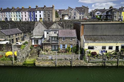 3 bedroom townhouse for sale, Ffordd Santes Helen, Caernarfon, Gwynedd, LL55