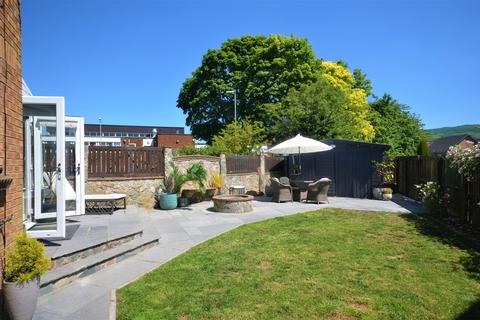 12 Beechgrove Place, Helensburgh, G84 7TU