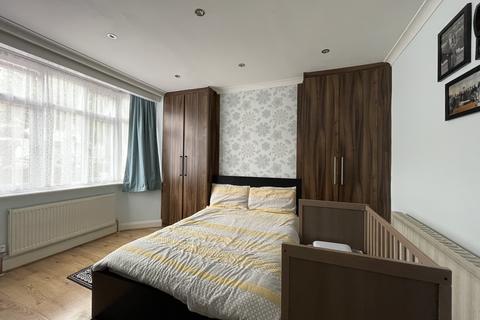 71 Braund Avenue, Greenford, UB6 9JJ