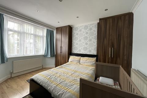 71 Braund Avenue, Greenford, UB6 9JJ