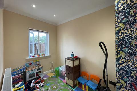 71 Braund Avenue, Greenford, UB6 9JJ