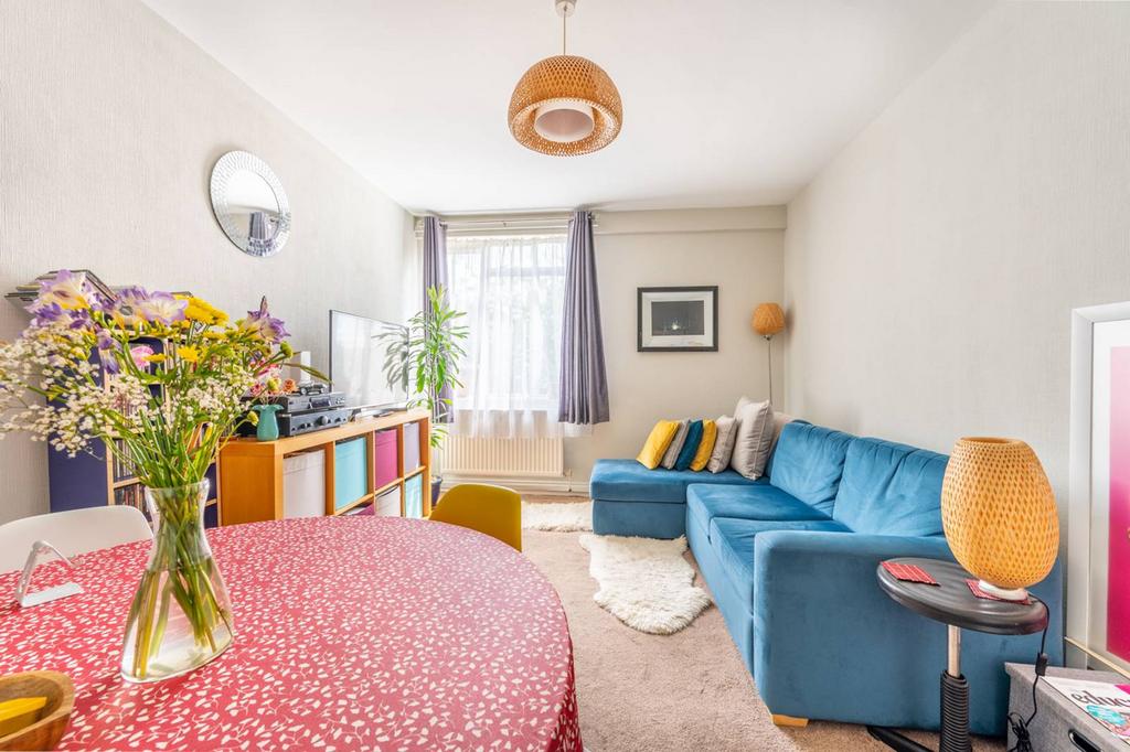 Hallfield Estate, Bayswater, London, W2 1 bed flat for sale £450,000